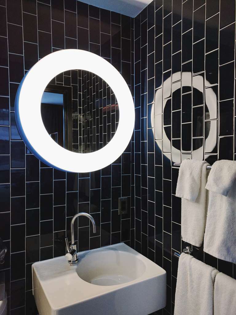 6 Columbus Park Hotel