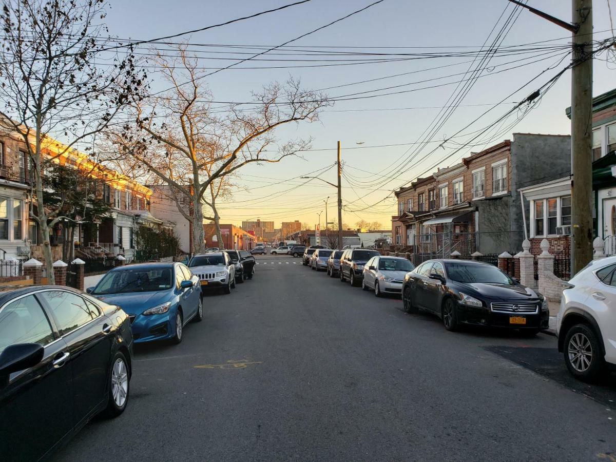 Apartment Brooklyn 3 Bedroom 1 Bathroom 8 Minutes To Subway 30 Minutes To Manhattan