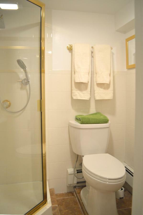 Apartment 3306 Snyder Avenue