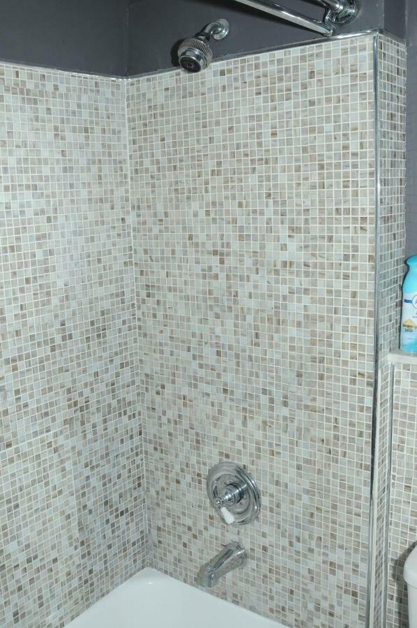 Plush Spacious 1 Bedroom Williamsburg