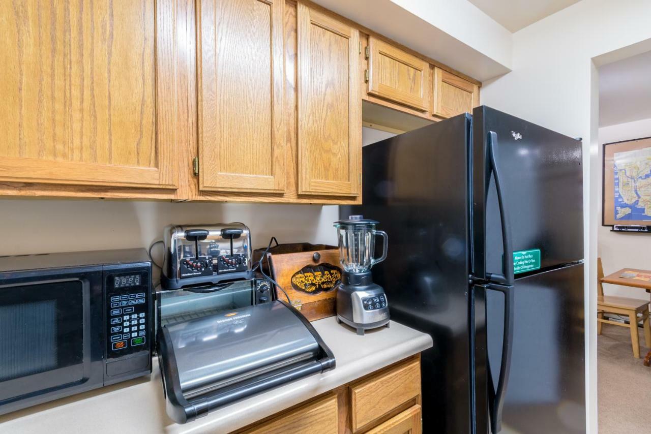 Two-bedroom Serviced Apartment: High-speed Wi-fi & Bi-monthly Housekeeping Apartment