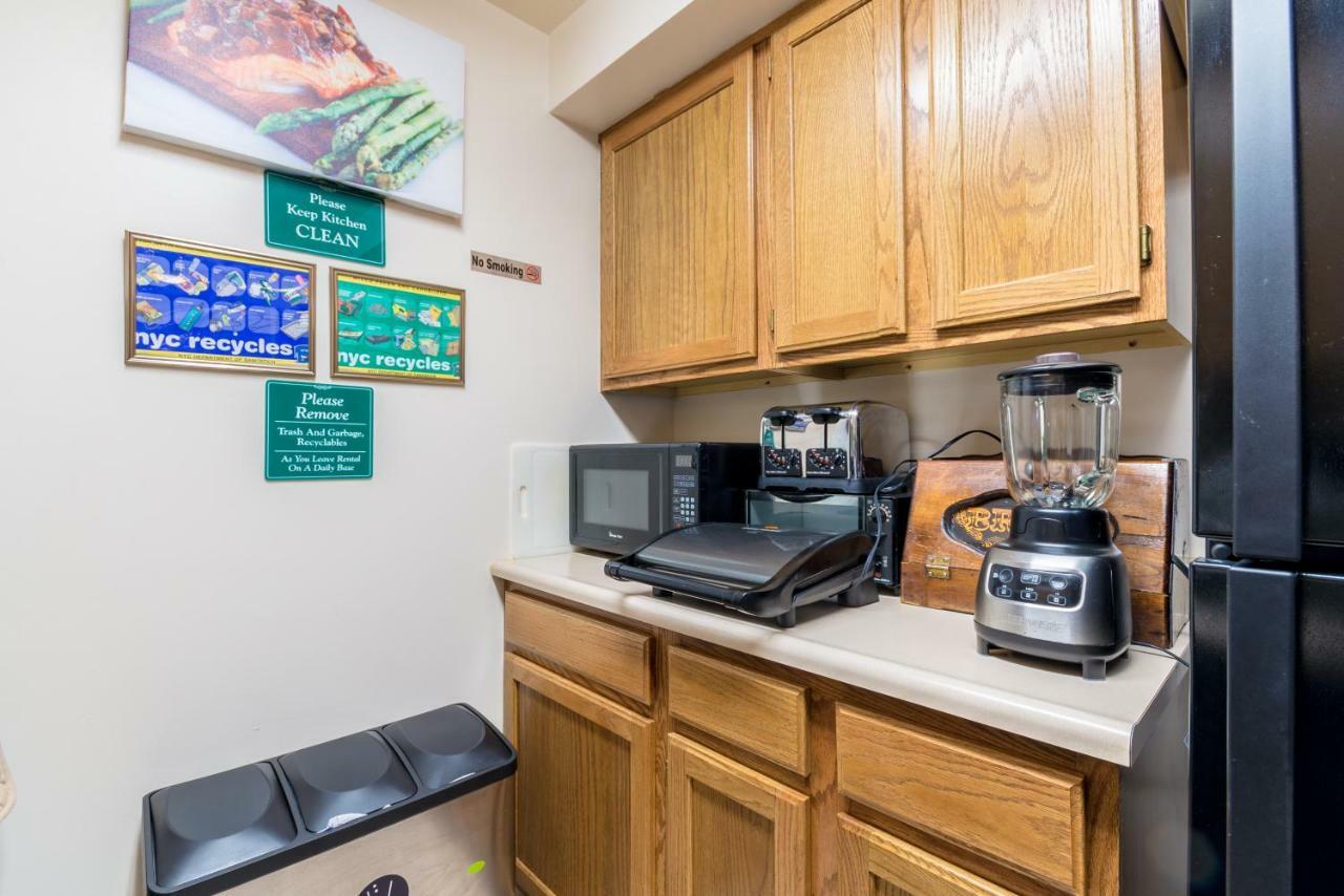 Two-bedroom Serviced Apartment: High-speed Wi-fi & Bi-monthly Housekeeping New York