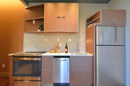 In A Stylish Apt In Brooklyn * New York
