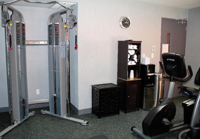 Wingate By Wyndham Long Island Hotel