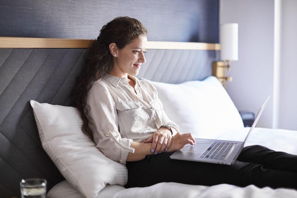 Radisson Street Hotel 4*