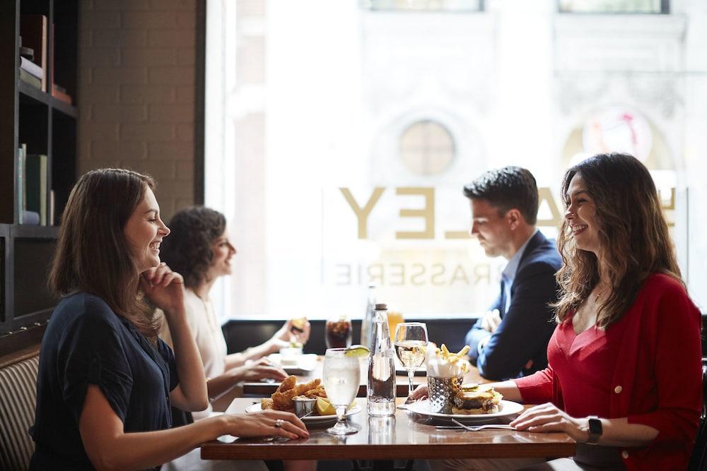 Hotel Radisson Street