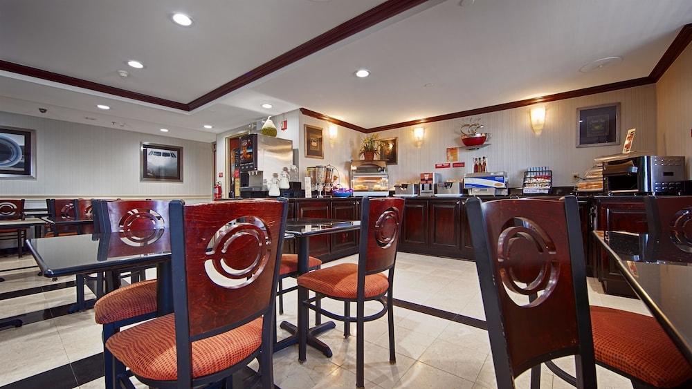 Hotel Western Jfk Airport 3*