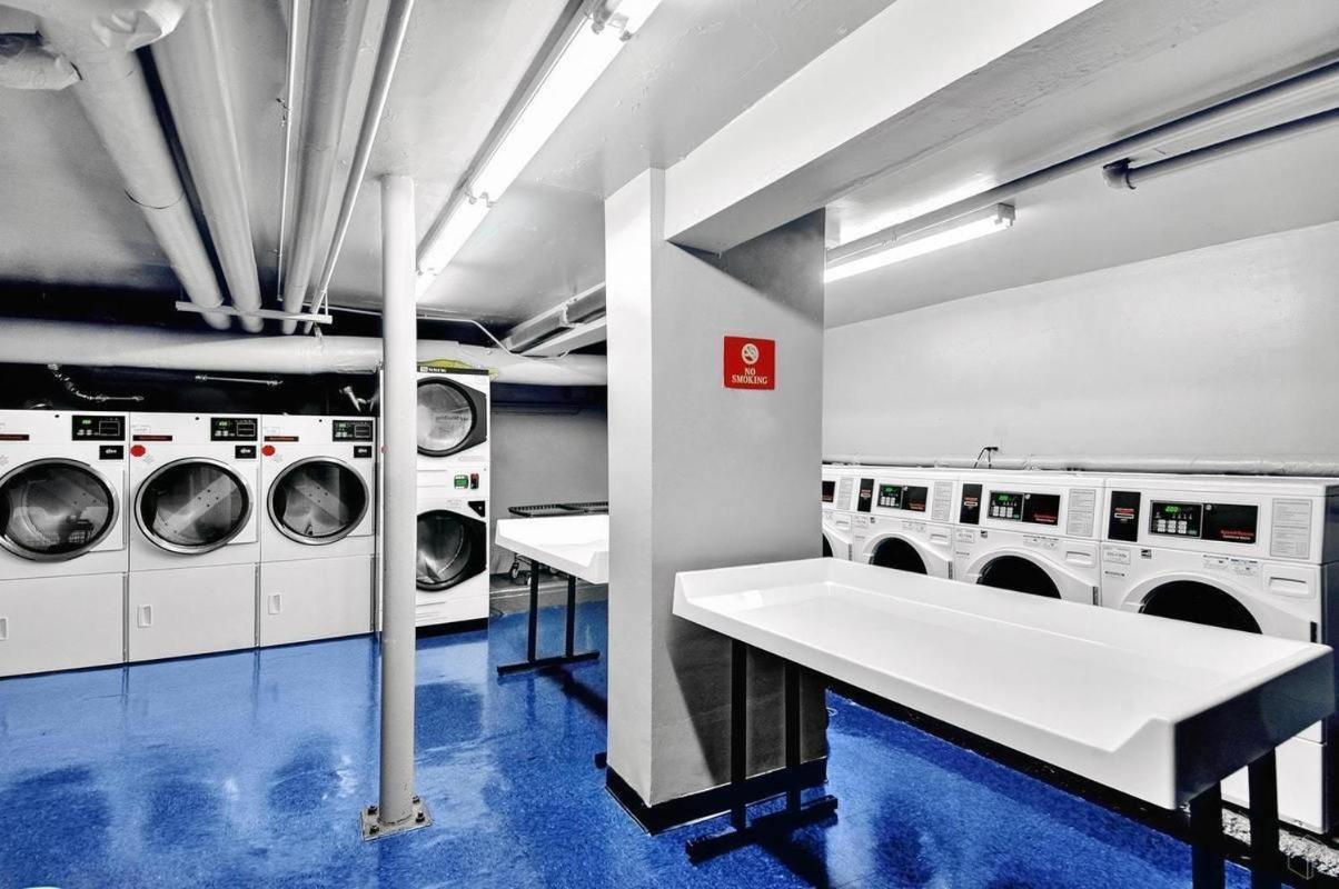 Apartment Luxury Apt - 3 Stops To 