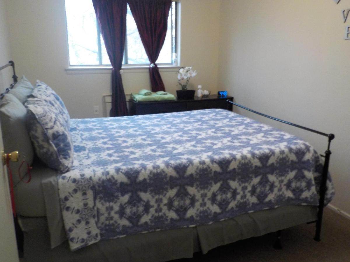 At The Water's Edge In Canarsie! Guest house