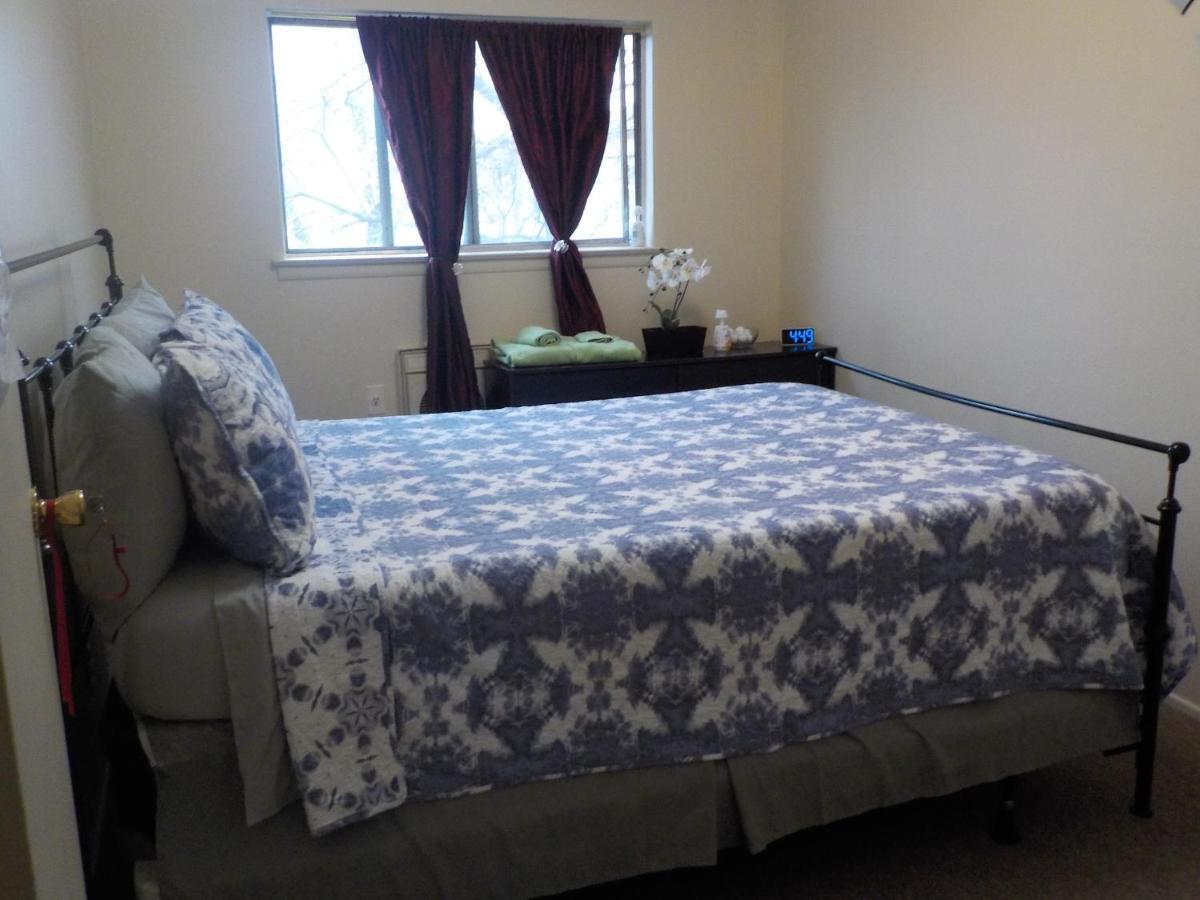 Guest house At The Water's Edge In Canarsie! *