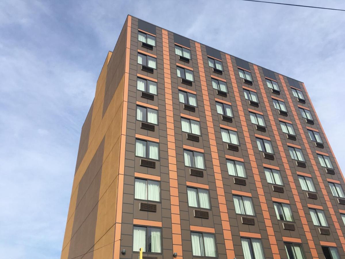 Lotus Blu & Hotel New York