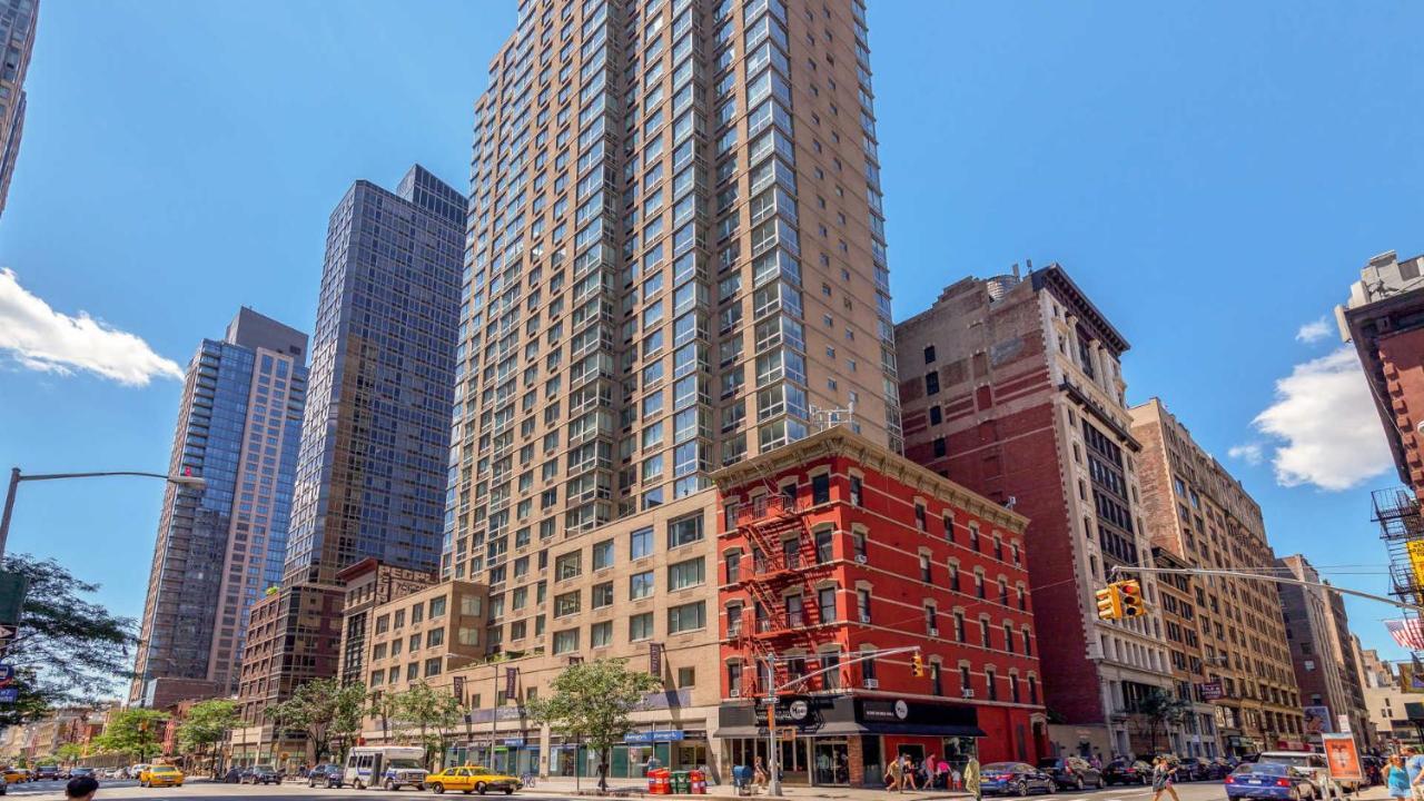 Apartment Furnished Quarters At 777 Sixth Avenue *