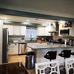 Luxury Hotel-style In Queens,