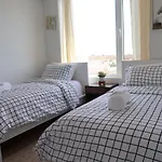 Spacious 2-Bedroom Apartment With Rooftop
