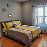 Located 10 Minutes From Jfk Airport * New York
