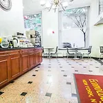 Hotel Econo Times Square 2*