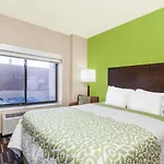 Days & By Wyndham Jamaica Jfk Airport Hotel