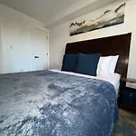 Apartment Cozy 1 Bedroom With Outdoor Patio Space