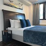 Cozy 1 Bedroom With Outdoor Patio Space *
