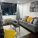 Apartment Cozy 1 Bedroom With Outdoor Patio Space *