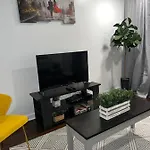 Apartment Cozy 1 Bedroom With Outdoor Patio Space *