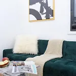 454-3W Prime Location 2Br Newly Furnished Sleeps 5