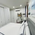 78-3a Luxury Brand New Modern 1br W&d