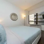 2Bd 1Ba Apartment At Financial District