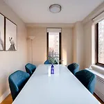 Excellent 3 Beds 2 Baths By Central Park