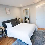 Alafia- Cozy Jfk Area - Is A Hosted Meaning The Host Live On Site Apartment New York
