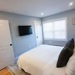 Alafia- Cozy Jfk Area - Is A Hosted Meaning The Host Live On Site Apartment *