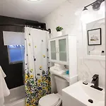 Apartment Alafia- Cozy Jfk Area - Is A Hosted Meaning The Host Live On Site *