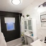 Alafia- Cozy Jfk Area - Is A Hosted Meaning The Host Live On Site