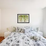 Exclusive 2Br Apartment At Columbus Circle