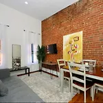 Three Bd Apartment Near Times Square