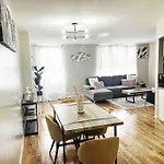 Spacious & Stylish 2Br Apt In Bedstuy