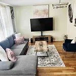 Spacious & Stylish 2Br Apt In Bedstuy