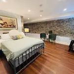Renovated Brownstone W Outdoor Space