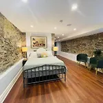 Renovated Brownstone W Outdoor Space