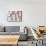 Apartment Midtown West 2br W Doorman Gym Wd Nr Times Sq Nyc-1068