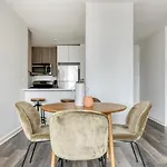 Apartment Midtown West 2br W Doorman Gym Wd Nr Times Sq Nyc-1068 *