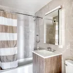 Midtown West 2br W Doorman Gym Wd Nr Times Sq Nyc-1068 Apartment New York