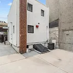 Private Hot Tub-Private Gated Sailor Moon House In Williamsburg W Gym