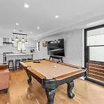 Private Hot Tub-Private Gated Sailor Moon House In Williamsburg W Gym