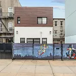 Private Hot Tub-Private Gated Sailor Moon House In Williamsburg W Gym