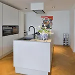 West Str Apartment By Daniel