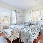 Cheerful 3-Bedroom Home With Parking