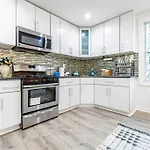 Cheerful 3-Bedroom Home With Parking
