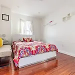Cheerful 3-Bedroom Home With Parking