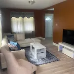Apartment Queens Chateau